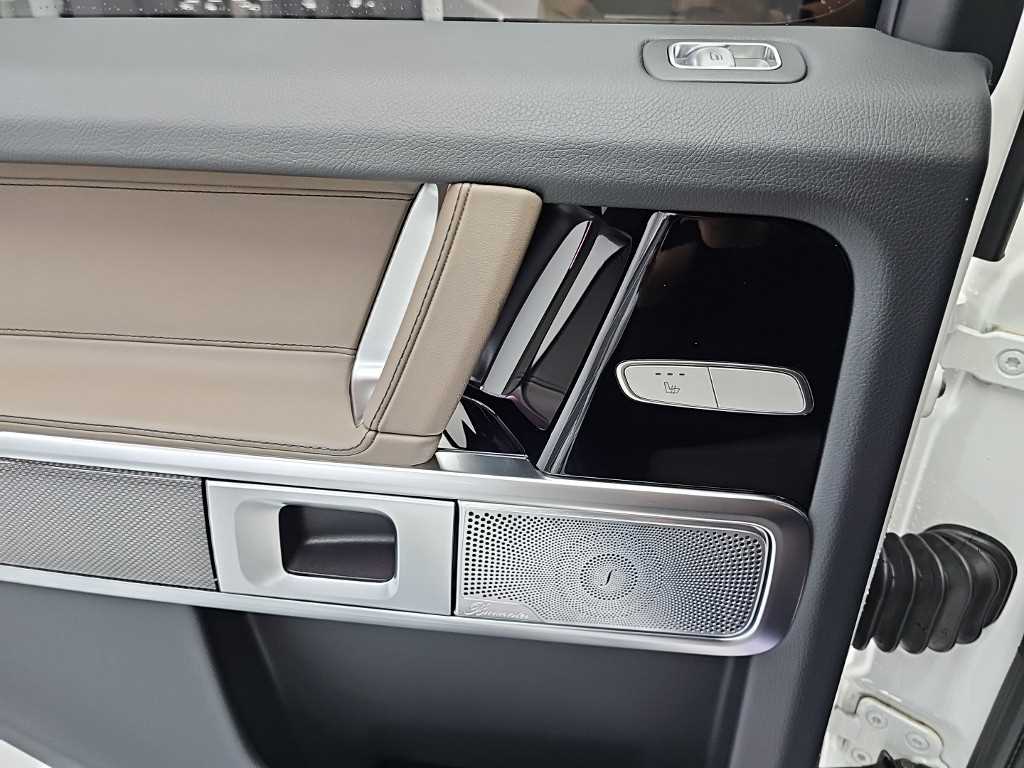 Mercedes-Benz G-Class — photo 14