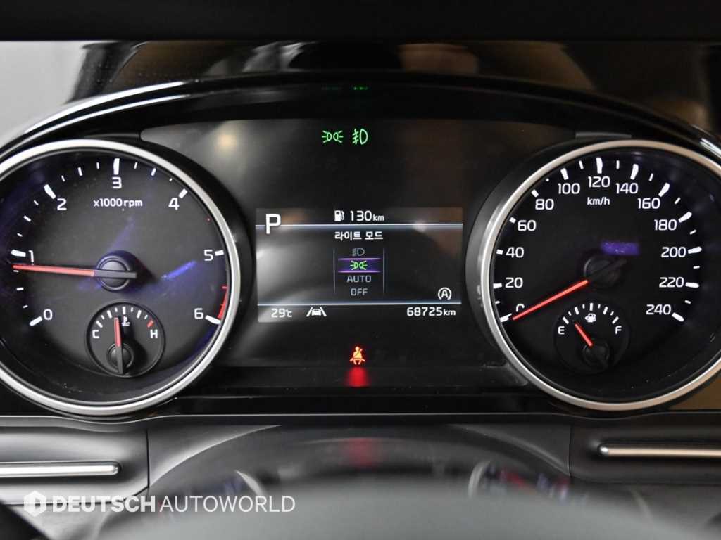 Kia Carnival — photo 08