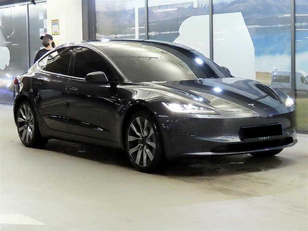 Tesla Model 3 — photo 01