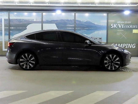 Tesla Model 3 — photo 03