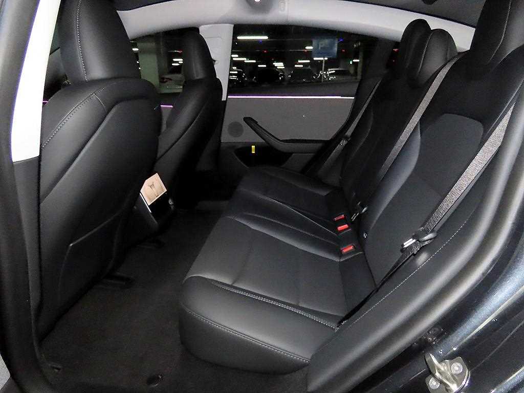 Tesla Model 3 — photo 07
