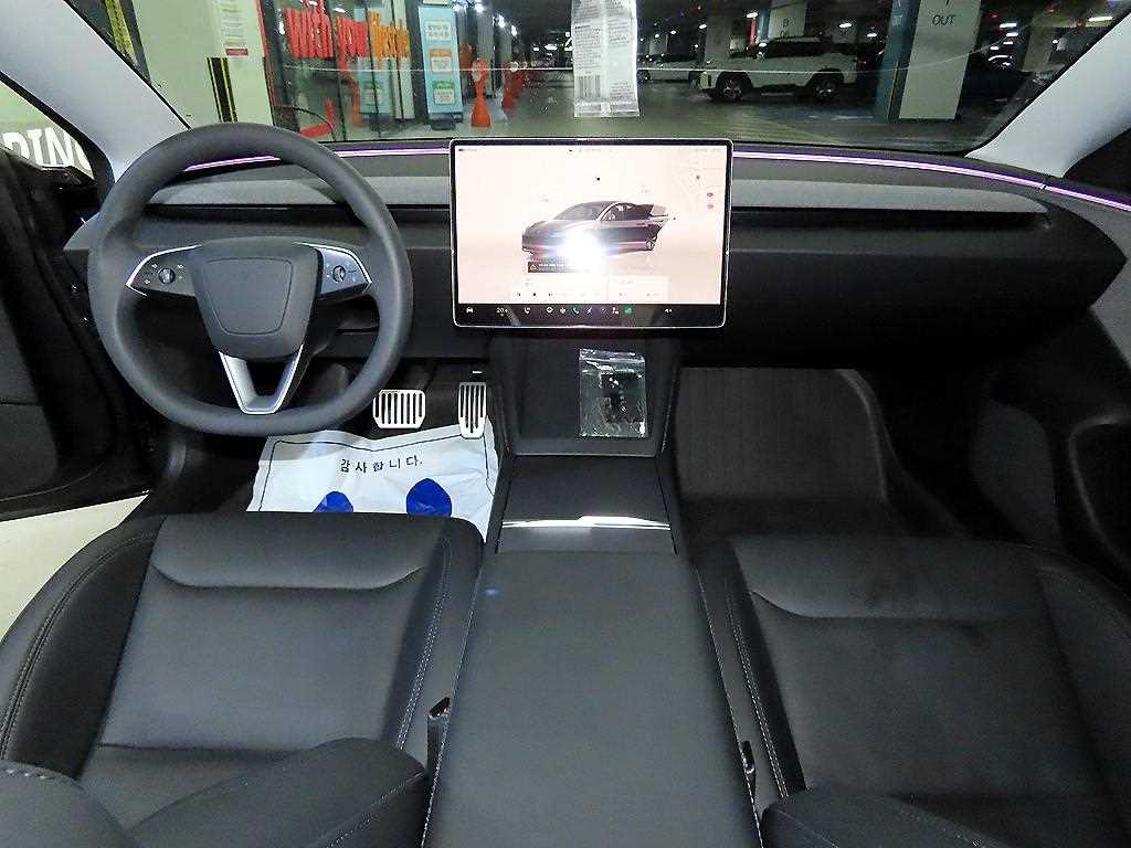 Tesla Model 3 — photo 10