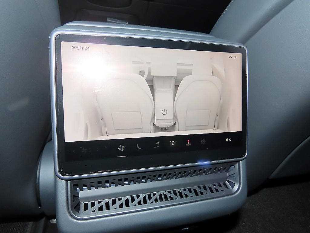 Tesla Model 3 — photo 15