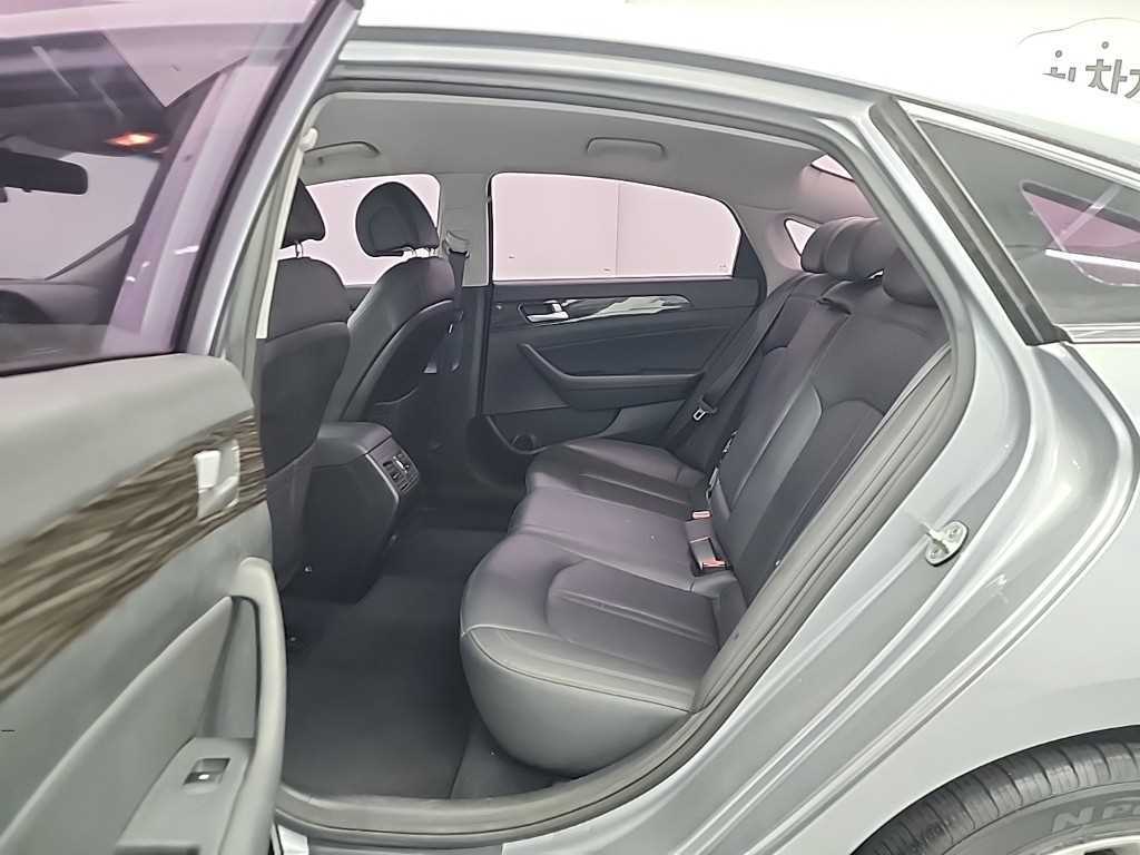 Hyundai Sonata — photo 12