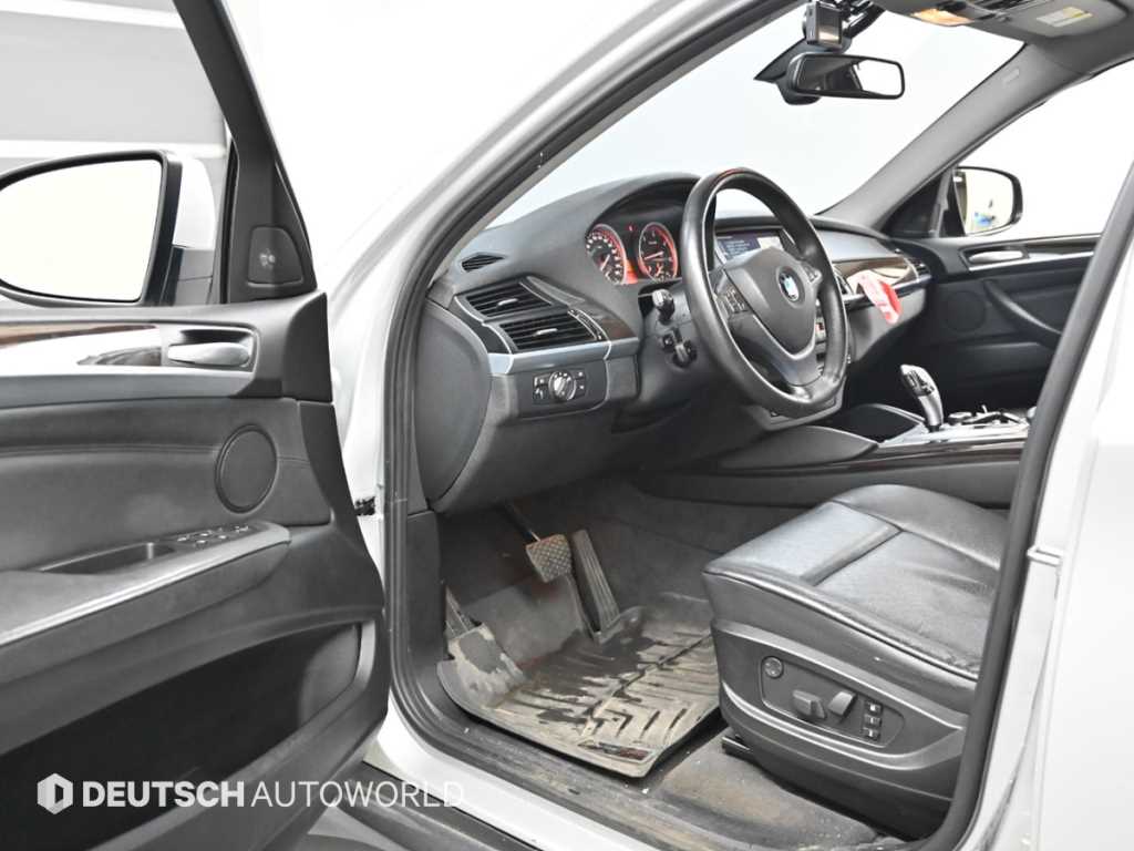 BMW X6 — photo 11