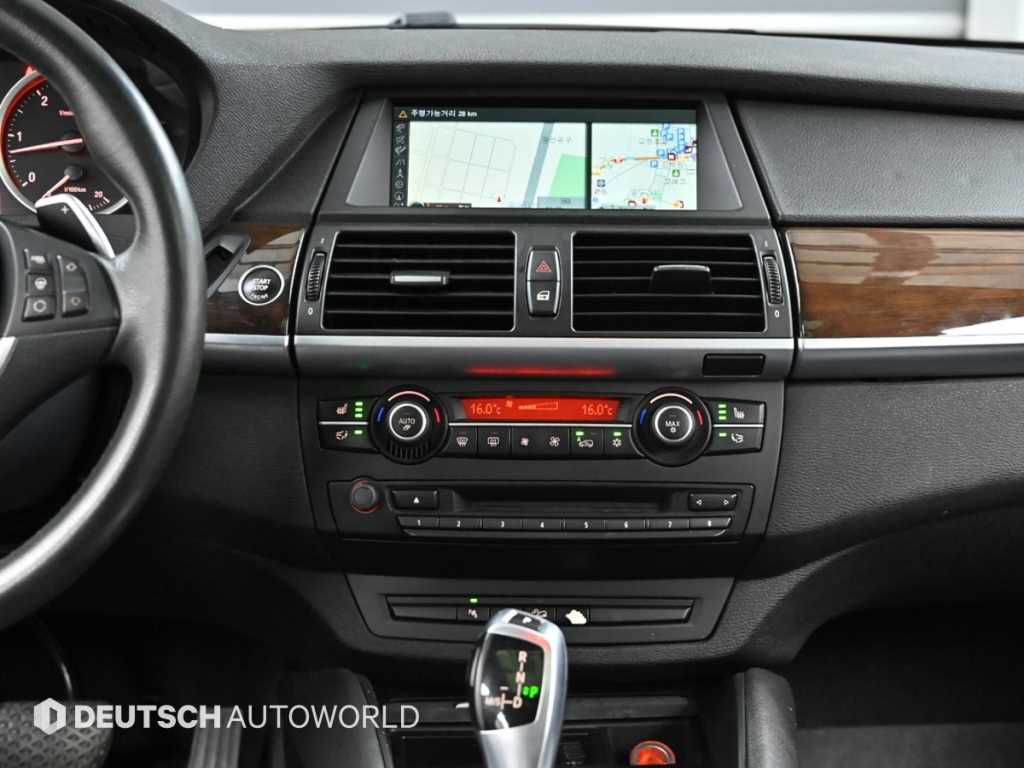 BMW X6 — photo 14