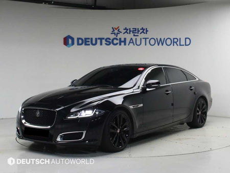 Jaguar XJ — photo 01
