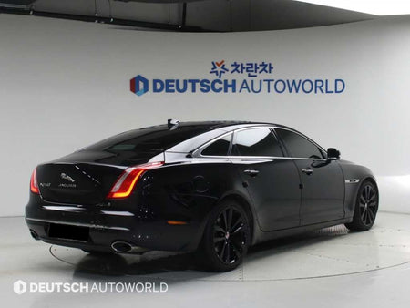 Jaguar XJ — photo 02