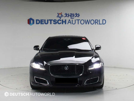 Jaguar XJ — photo 03
