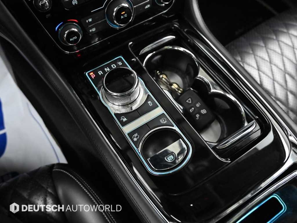 Jaguar XJ — photo 09
