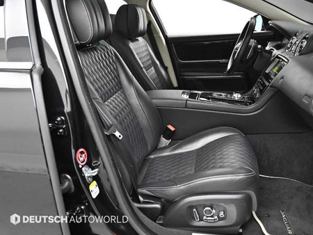Jaguar XJ — photo 10