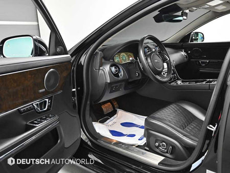 Jaguar XJ — photo 11