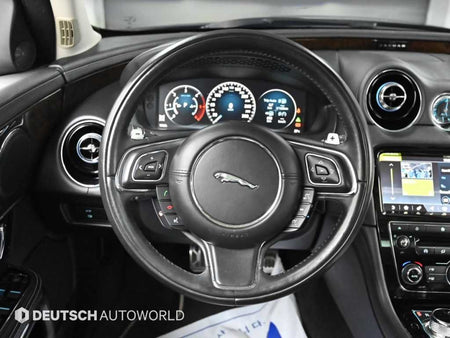 Jaguar XJ — photo 13