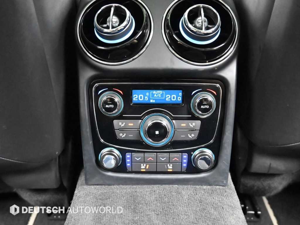 Jaguar XJ — photo 16
