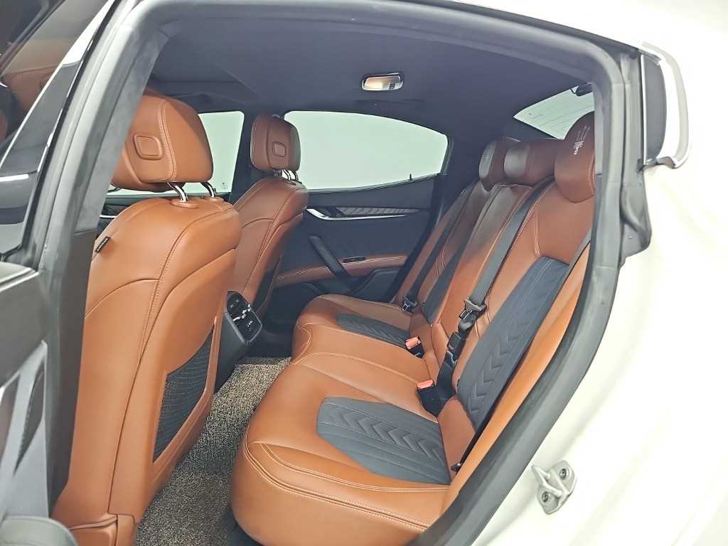 Maserati Ghibli — photo 12