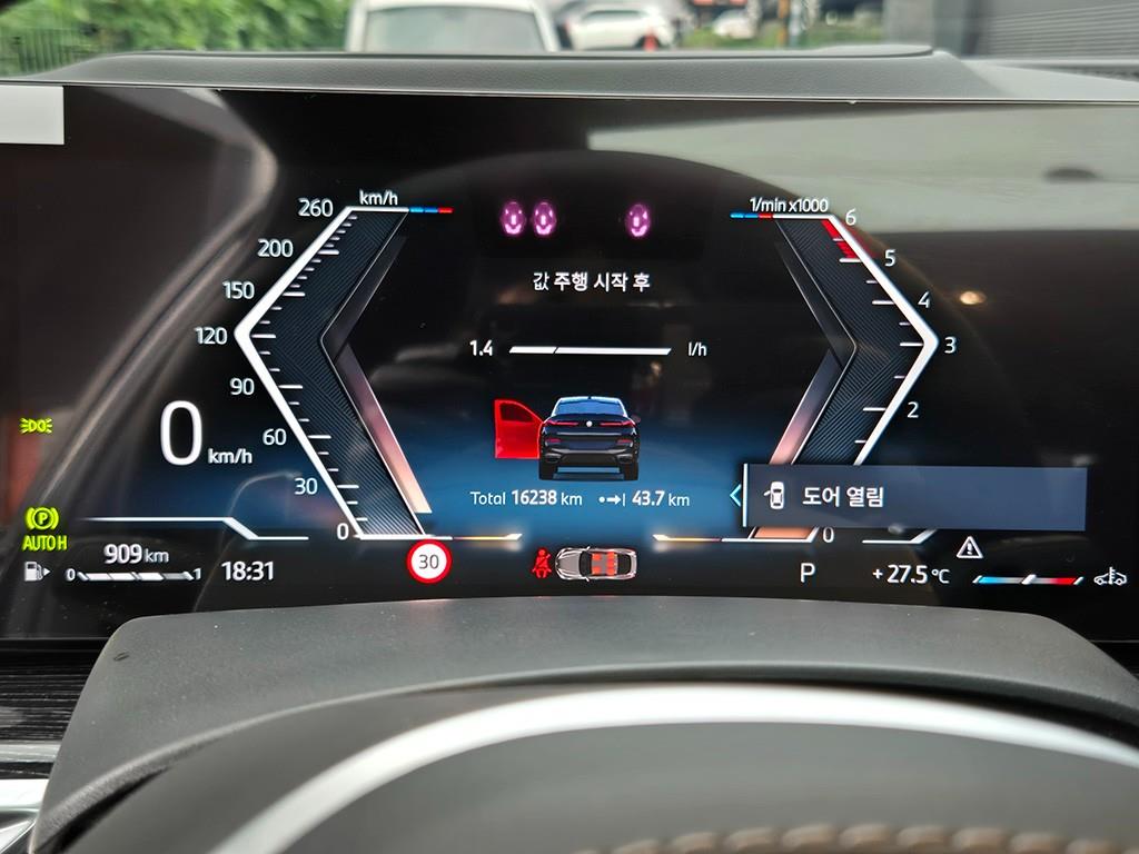 BMW X6 — photo 08