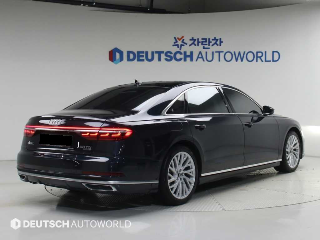 Audi A8 — photo 02