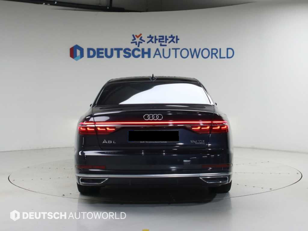 Audi A8 — photo 04