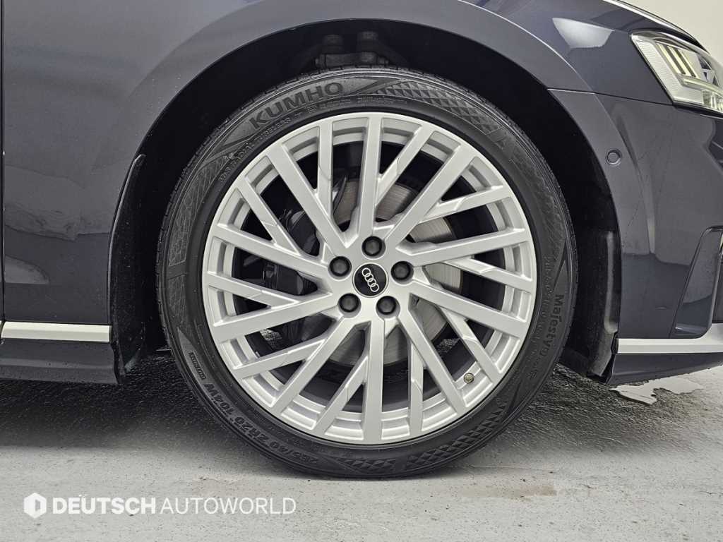 Audi A8 — photo 05