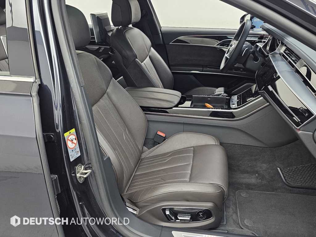 Audi A8 — photo 10