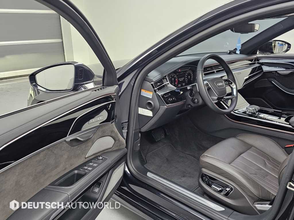 Audi A8 — photo 11