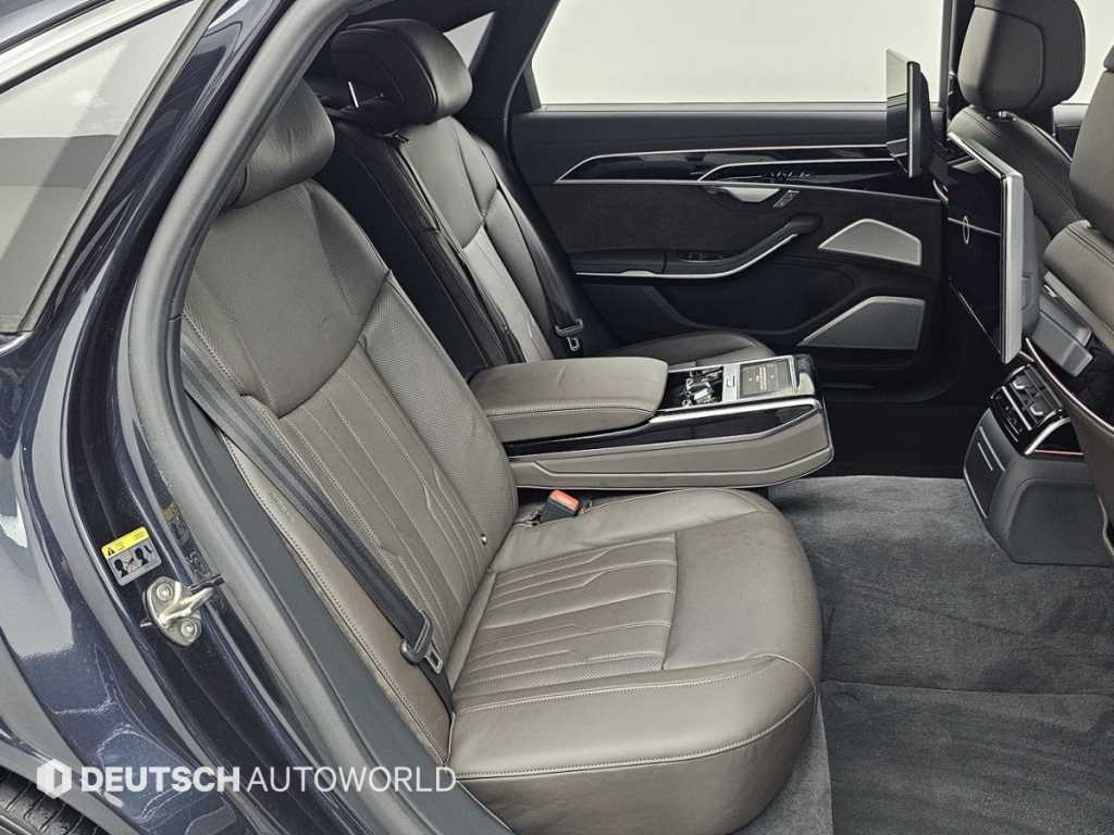 Audi A8 — photo 12