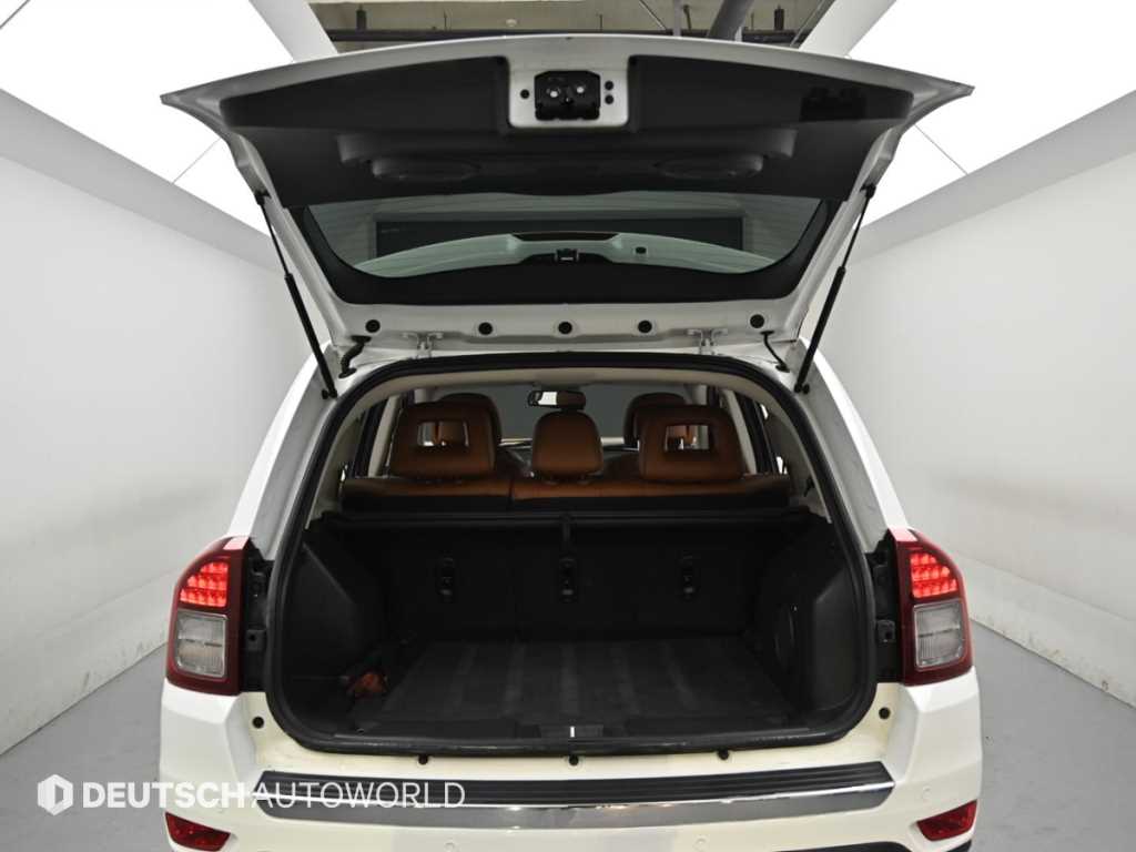 Jeep Compass — photo 19