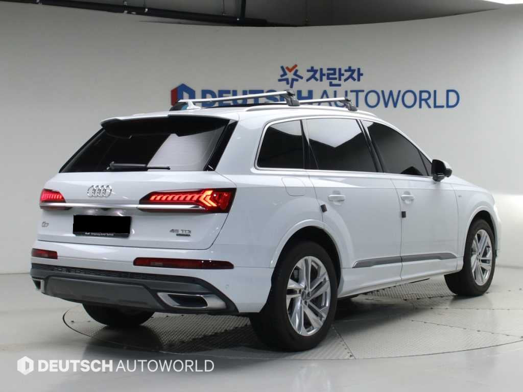 Audi Q7 — photo 02