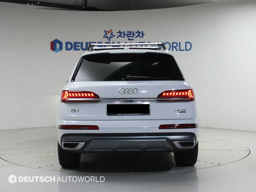 Audi Q7 — photo 04