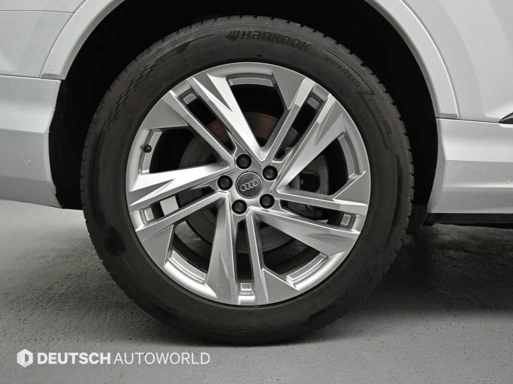 Audi Q7 — photo 06