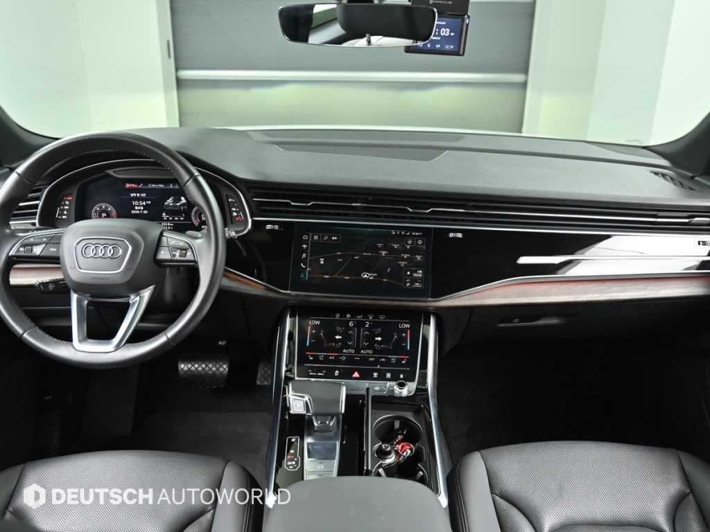Audi Q7 — photo 08