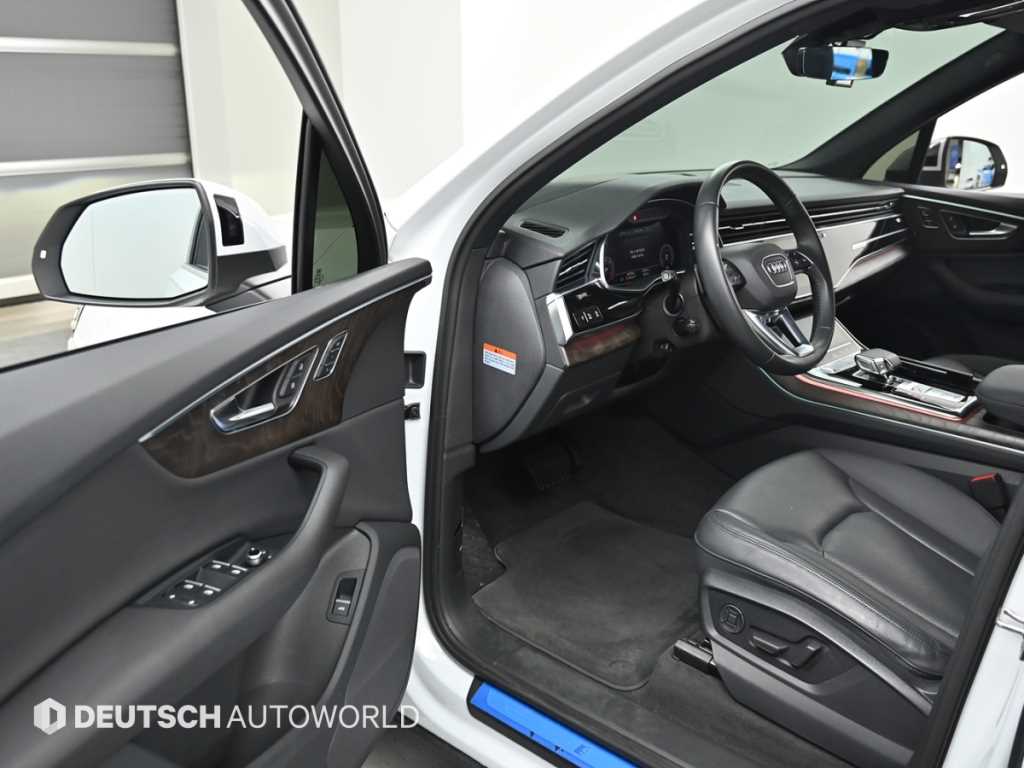Audi Q7 — photo 10
