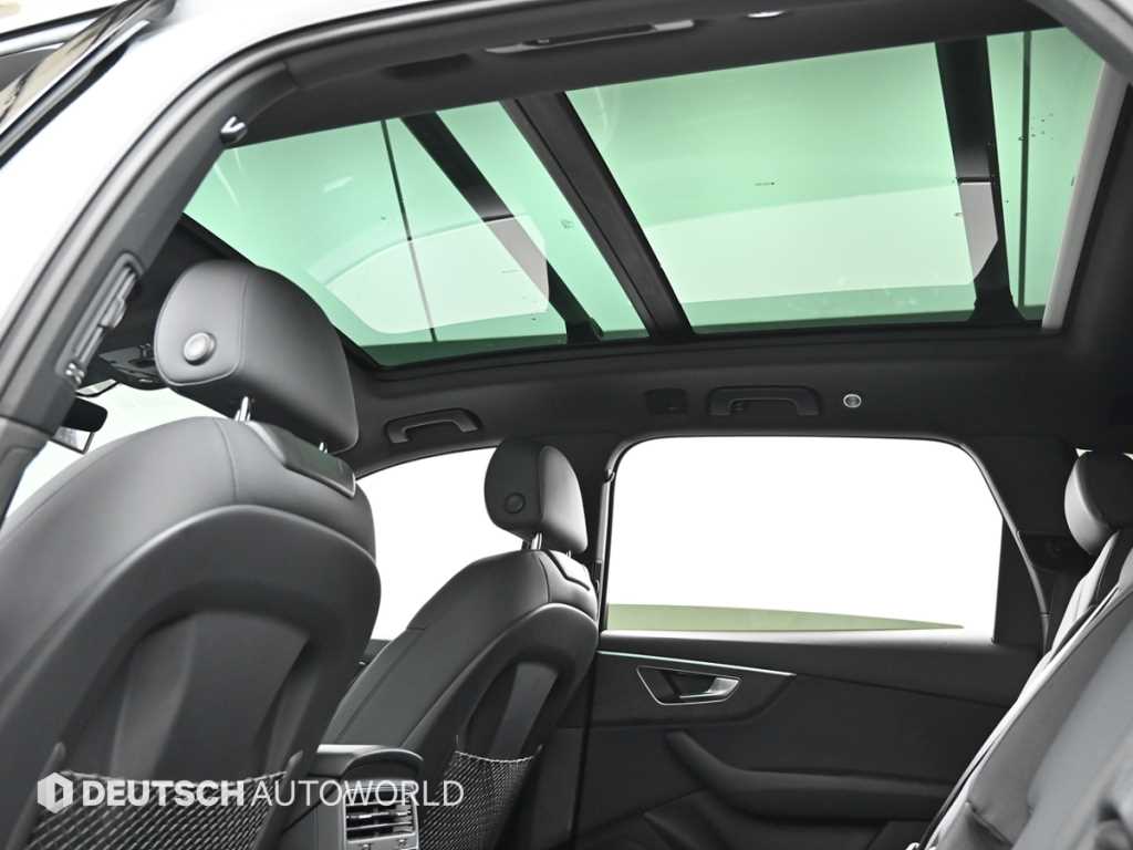 Audi Q7 — photo 11