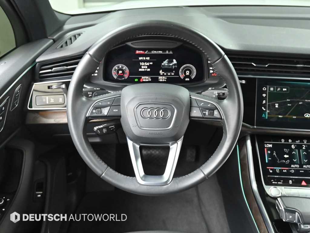 Audi Q7 — photo 14