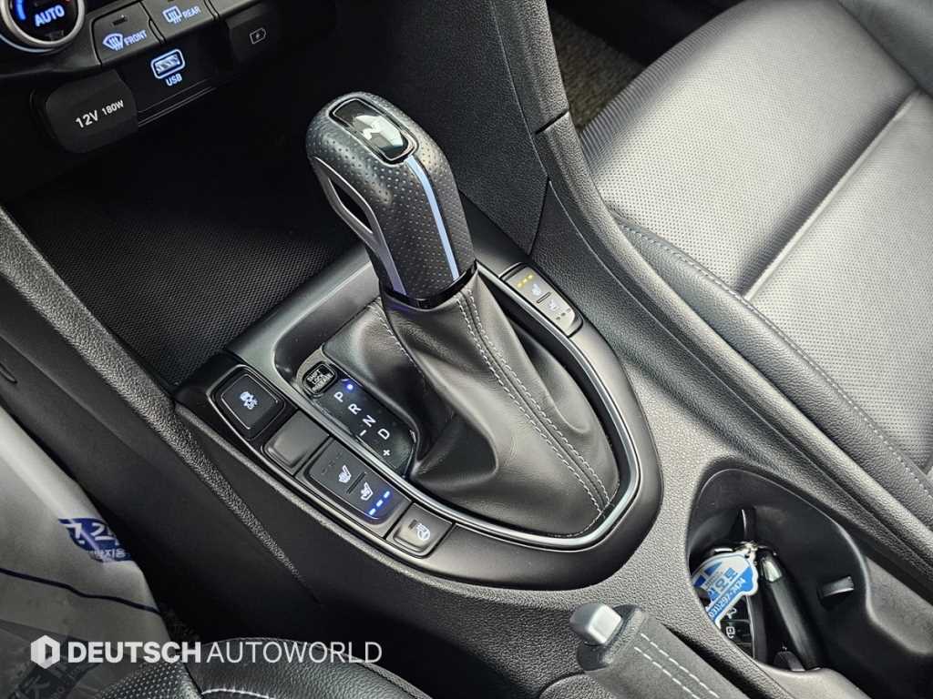 Hyundai Veloster — photo 09
