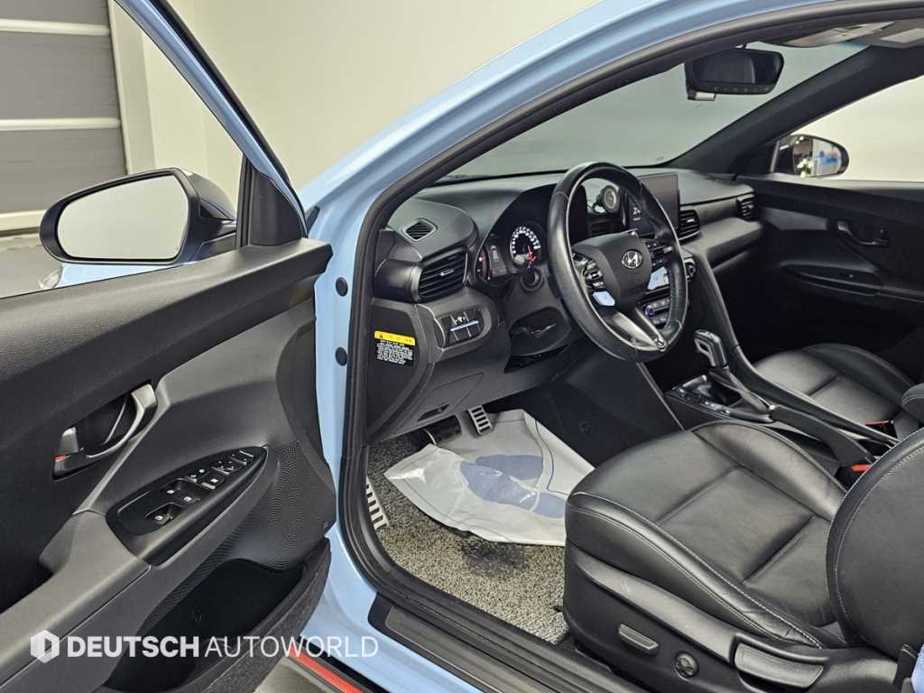 Hyundai Veloster — photo 11