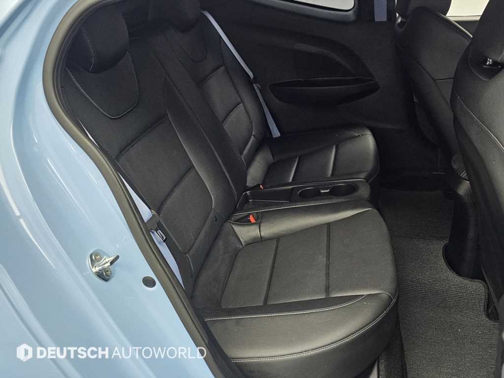 Hyundai Veloster — photo 12