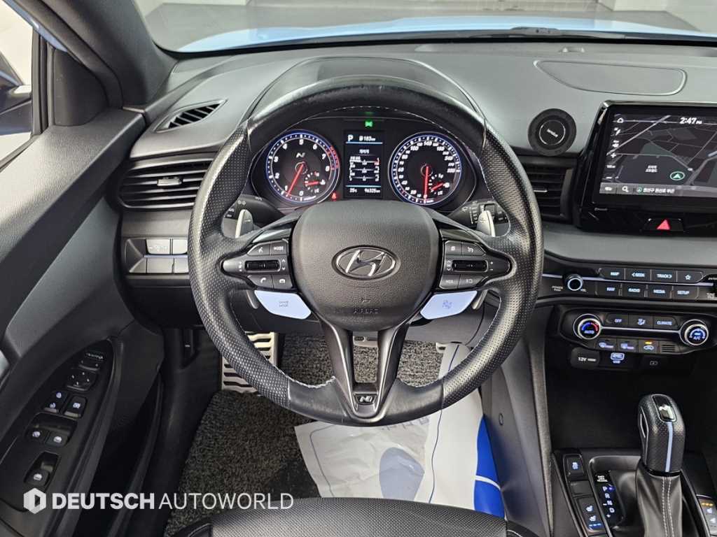Hyundai Veloster — photo 13