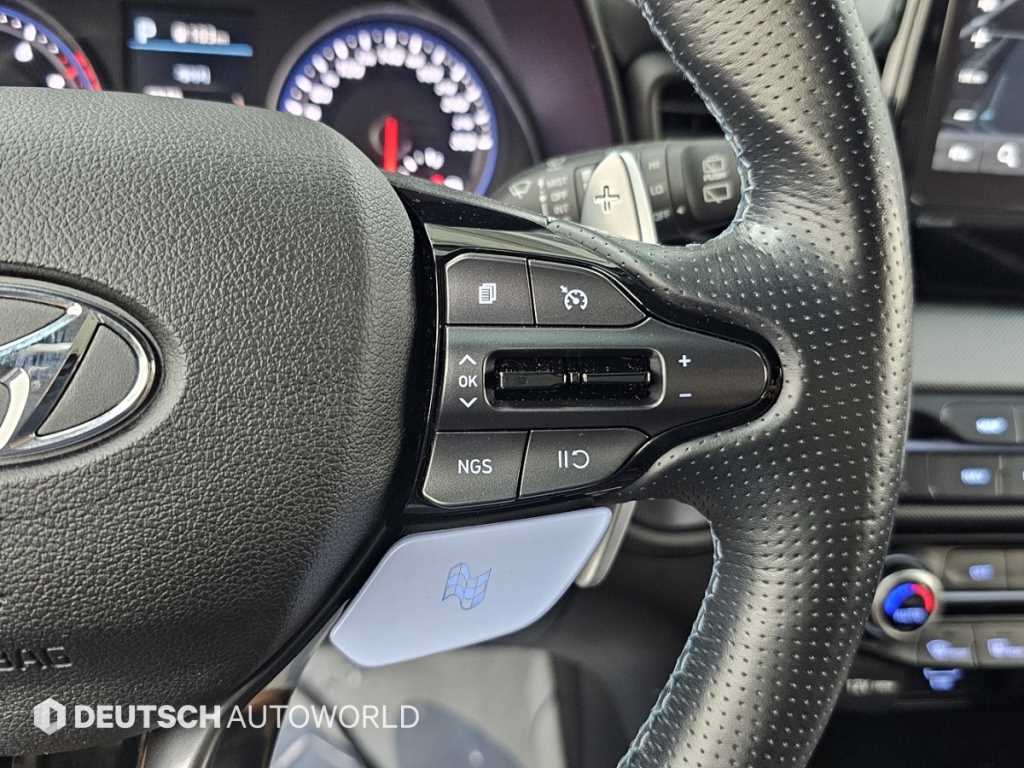 Hyundai Veloster — photo 16