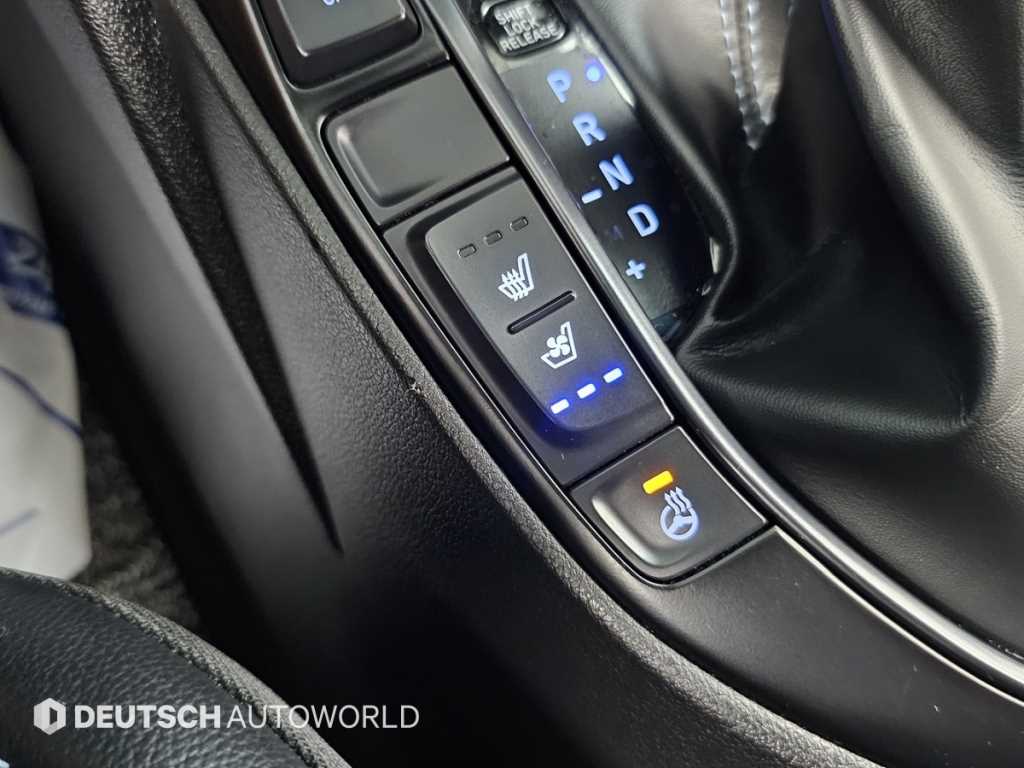 Hyundai Veloster — photo 17