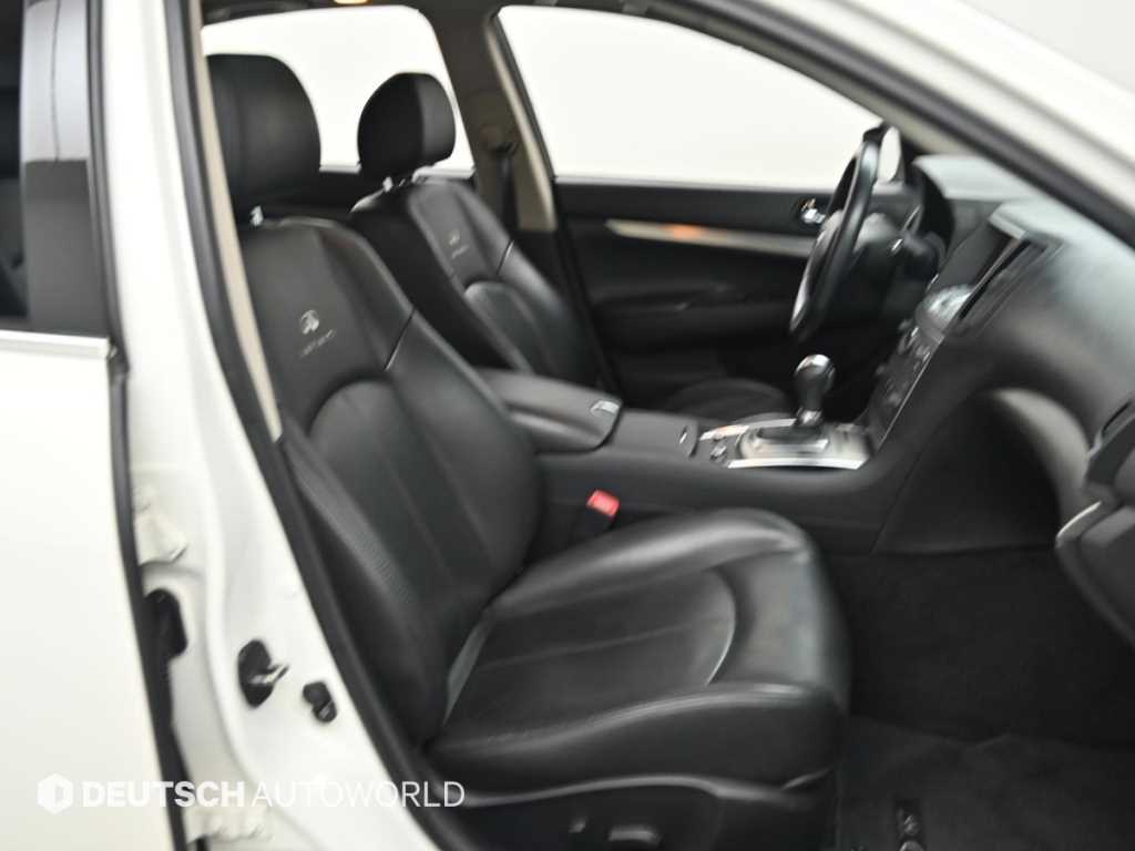 Infiniti G — photo 10