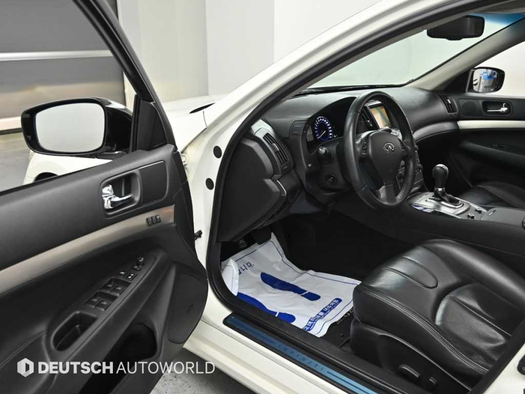Infiniti G — photo 11