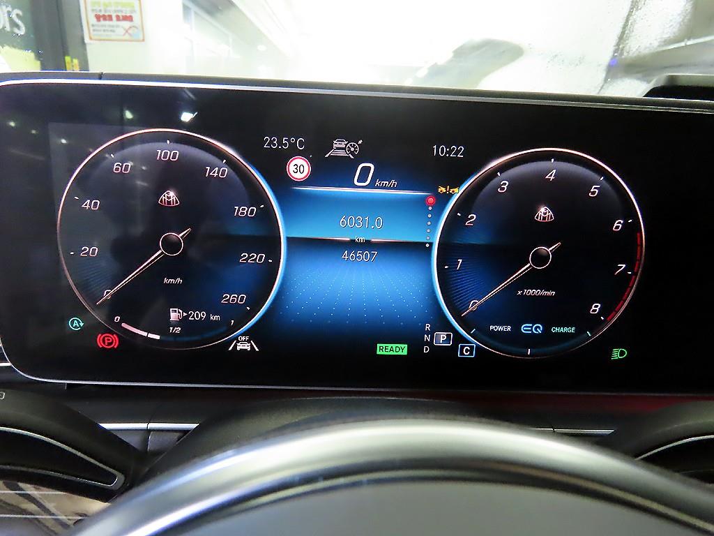 Mercedes-Benz GLS-Class — photo 09