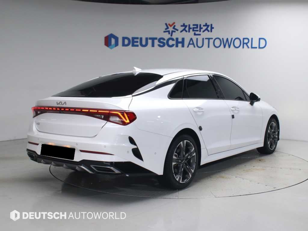 Kia K5 — photo 03