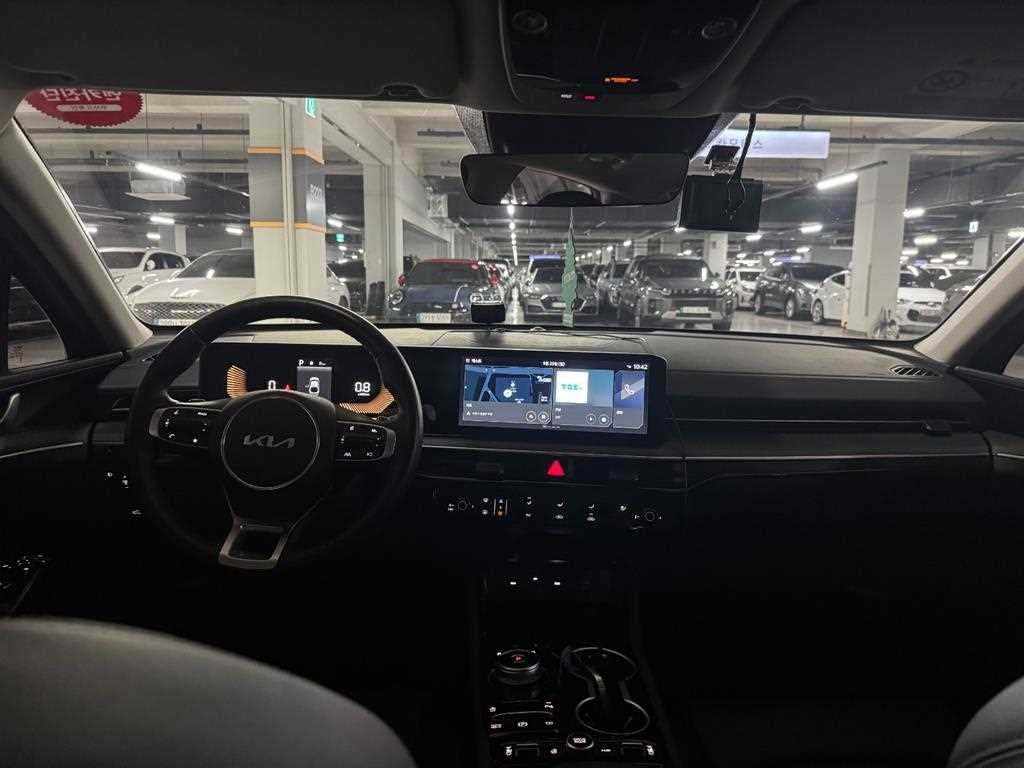 Kia K5 — photo 07