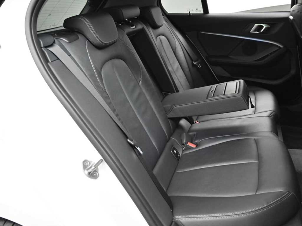 BMW 1-Series — photo 12
