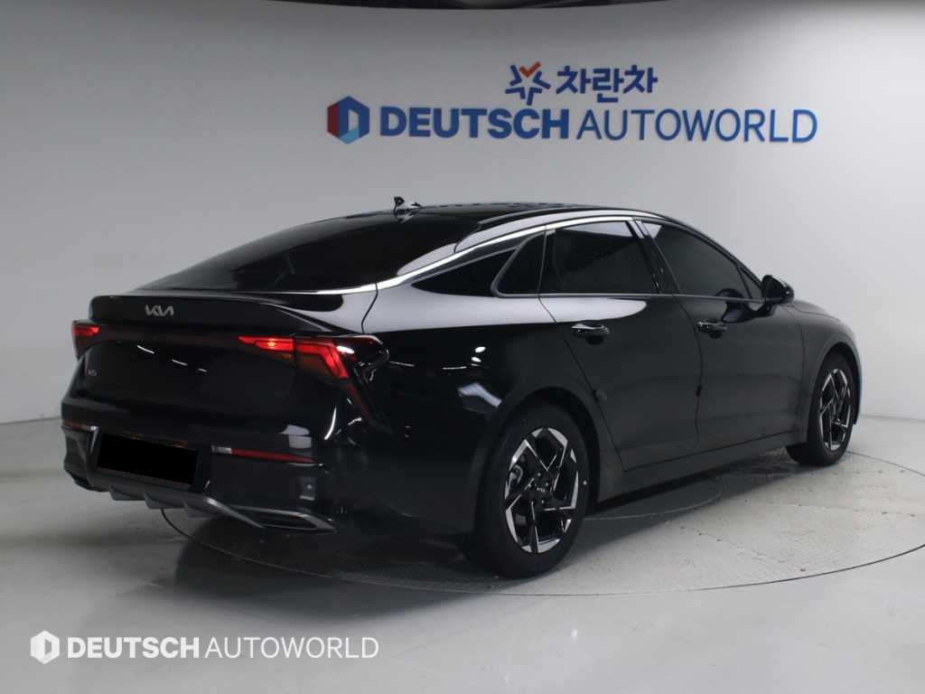 Kia K5 — photo 02