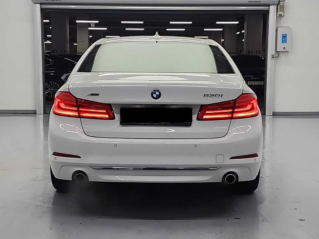 BMW 5-Series — photo 04