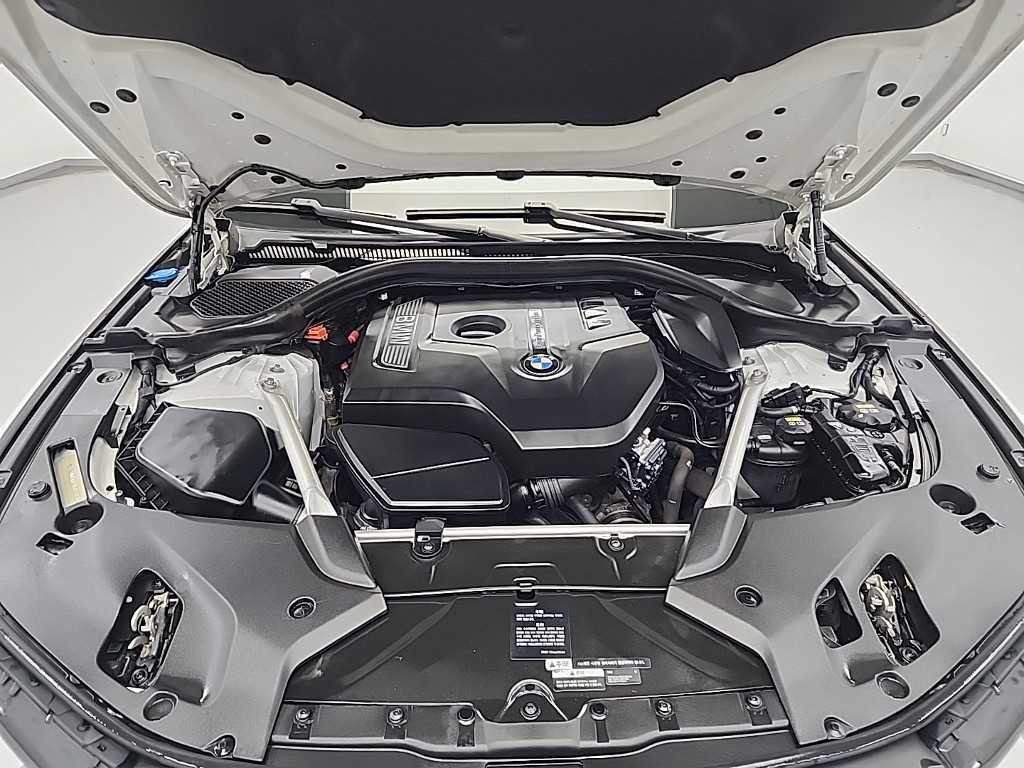 BMW 5-Series — photo 05