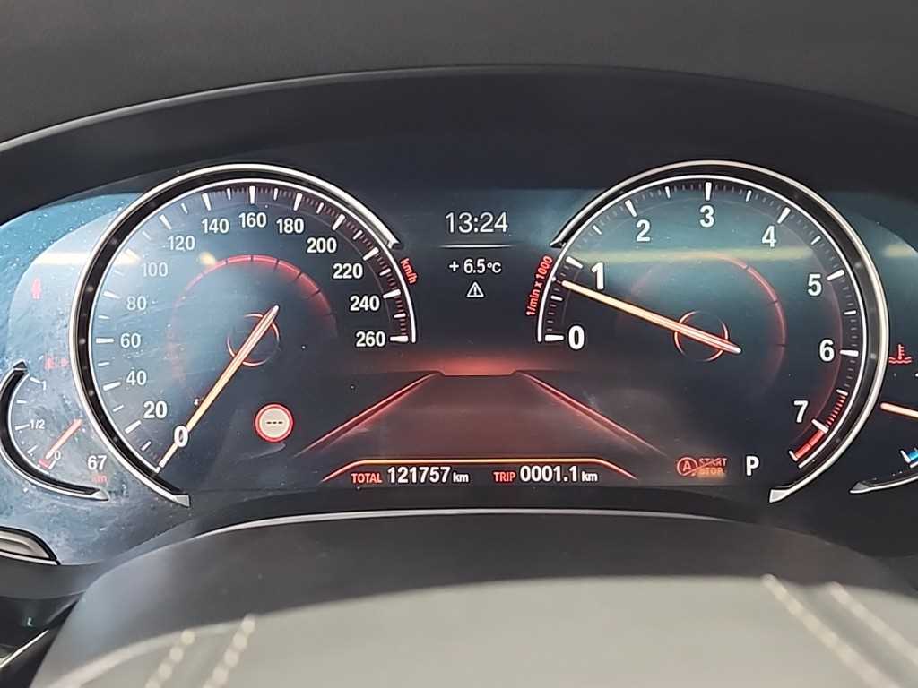 BMW 5-Series — photo 06